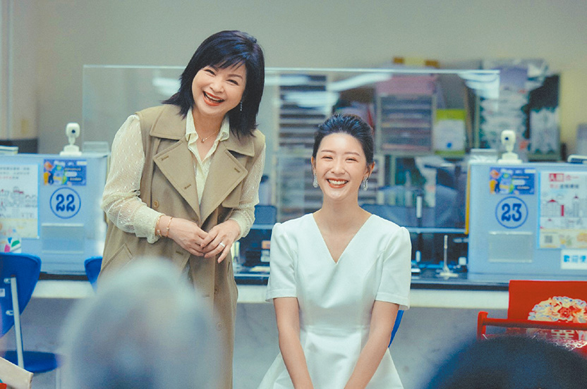 庭生的母親執意要在戶政事務所辦文定。（劇照來源《雙囍》FB、水花電影）