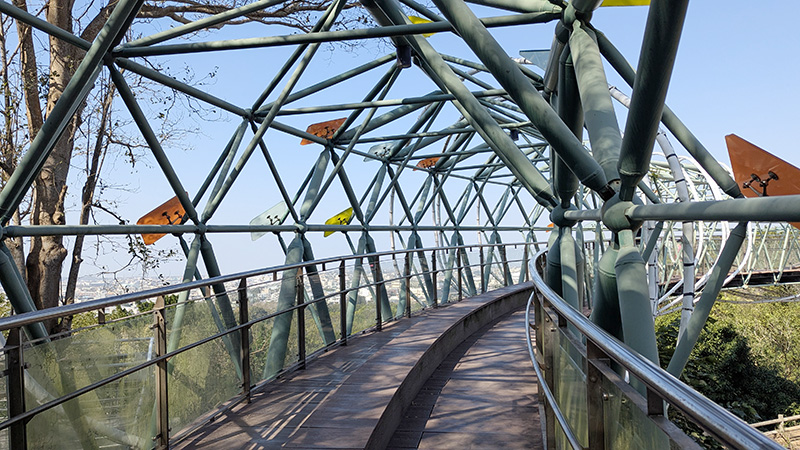 遺址上方的鰲峰玉帶是賞景好去處。