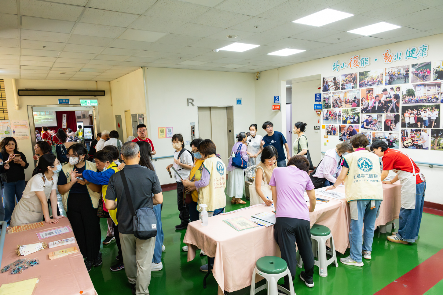現場參與者互動熱絡，展現社會對「樂活善終」與慈悲關懷社區議題的高度重視。(彰基提供)