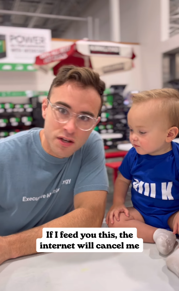 戈梅斯牧師與小兒子在好市多拍影片。(翻攝自IG@therealkirklandking）