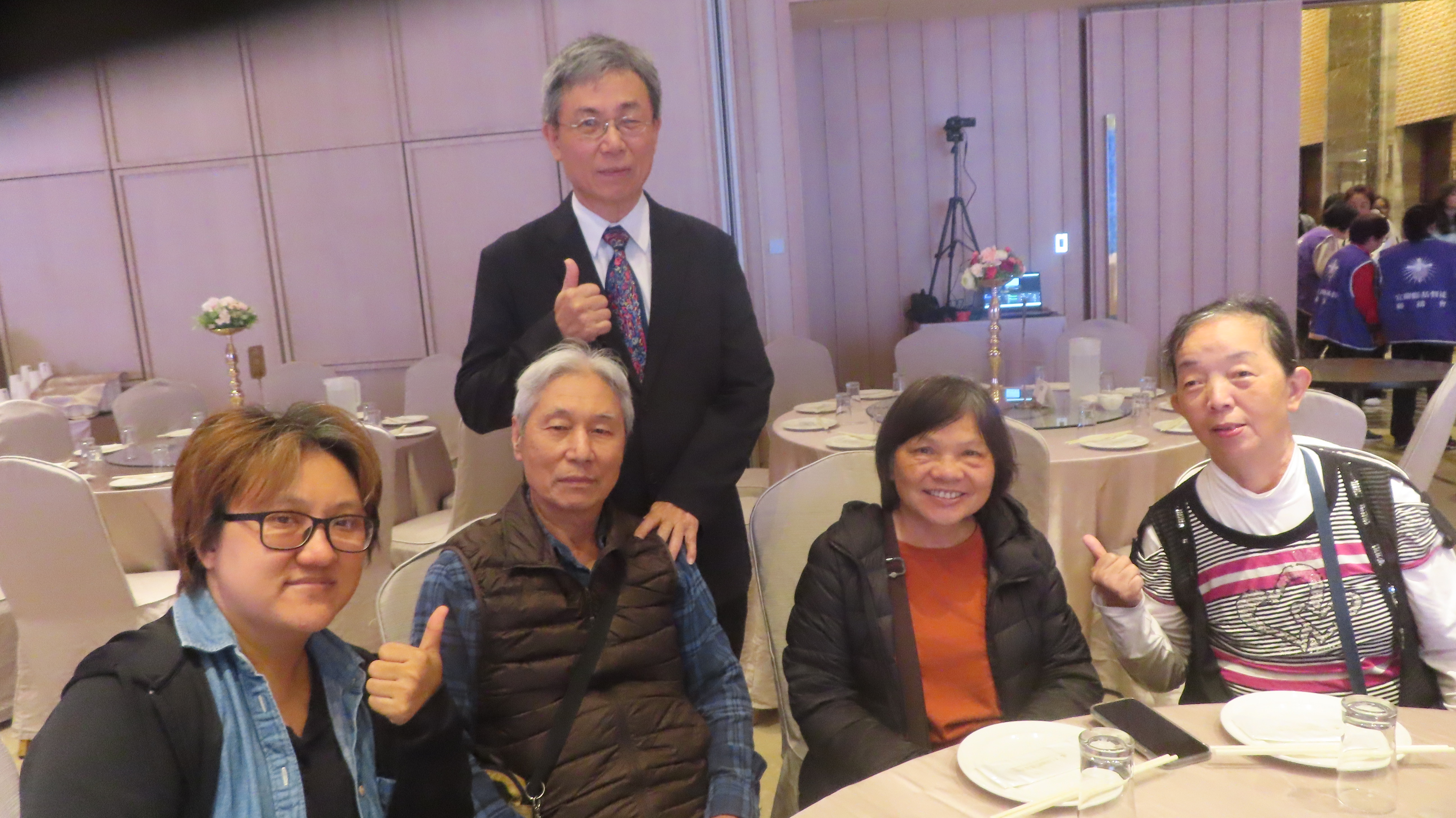 羅東協同會徐維駿牧師和教會肢體合影。（圖/梁敬彥攝影）