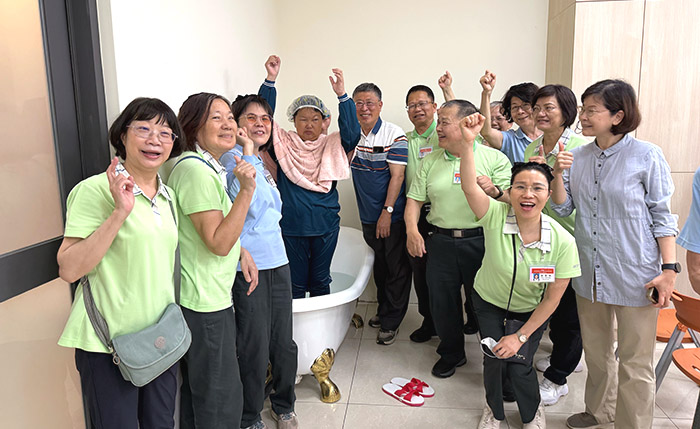 新豐開展隊結果子歡喜跳躍。（圖：彭清宏提供）