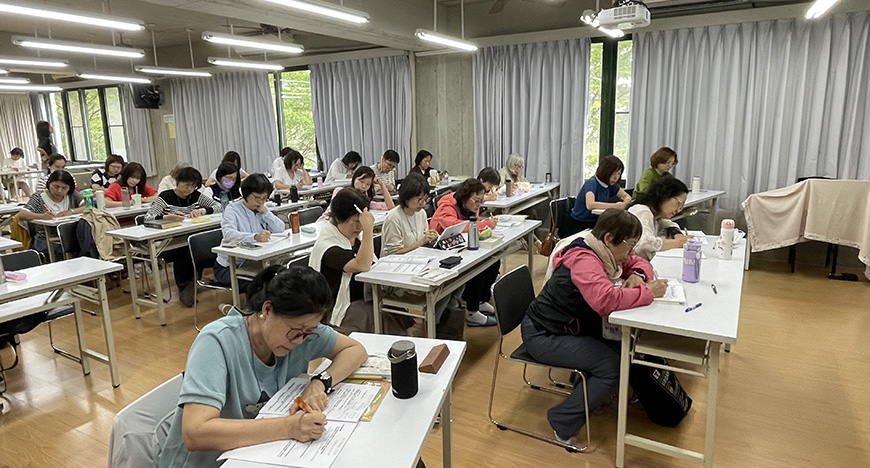 課程後的內省書寫時間，安靜思索神在其中的邀請。