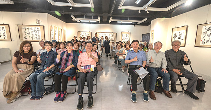 母女藝術聯展有許多藝文界貴賓出席。(圖/張蓬潔提供)
