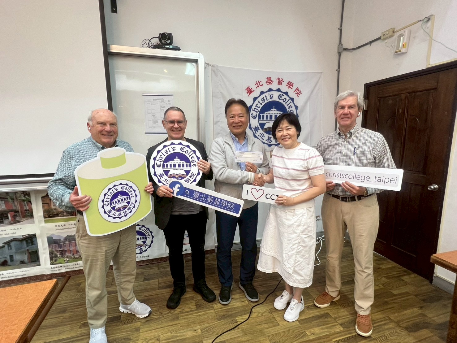 美國 Fellowship of Wildwood 教會關心臺北基督學院辦學發展，游開宇董事於分享交流後奉獻美金3,500元支持學校教育事工，與本校一同投入信仰與人才培育使命。(圖/臺北基督書院提供)