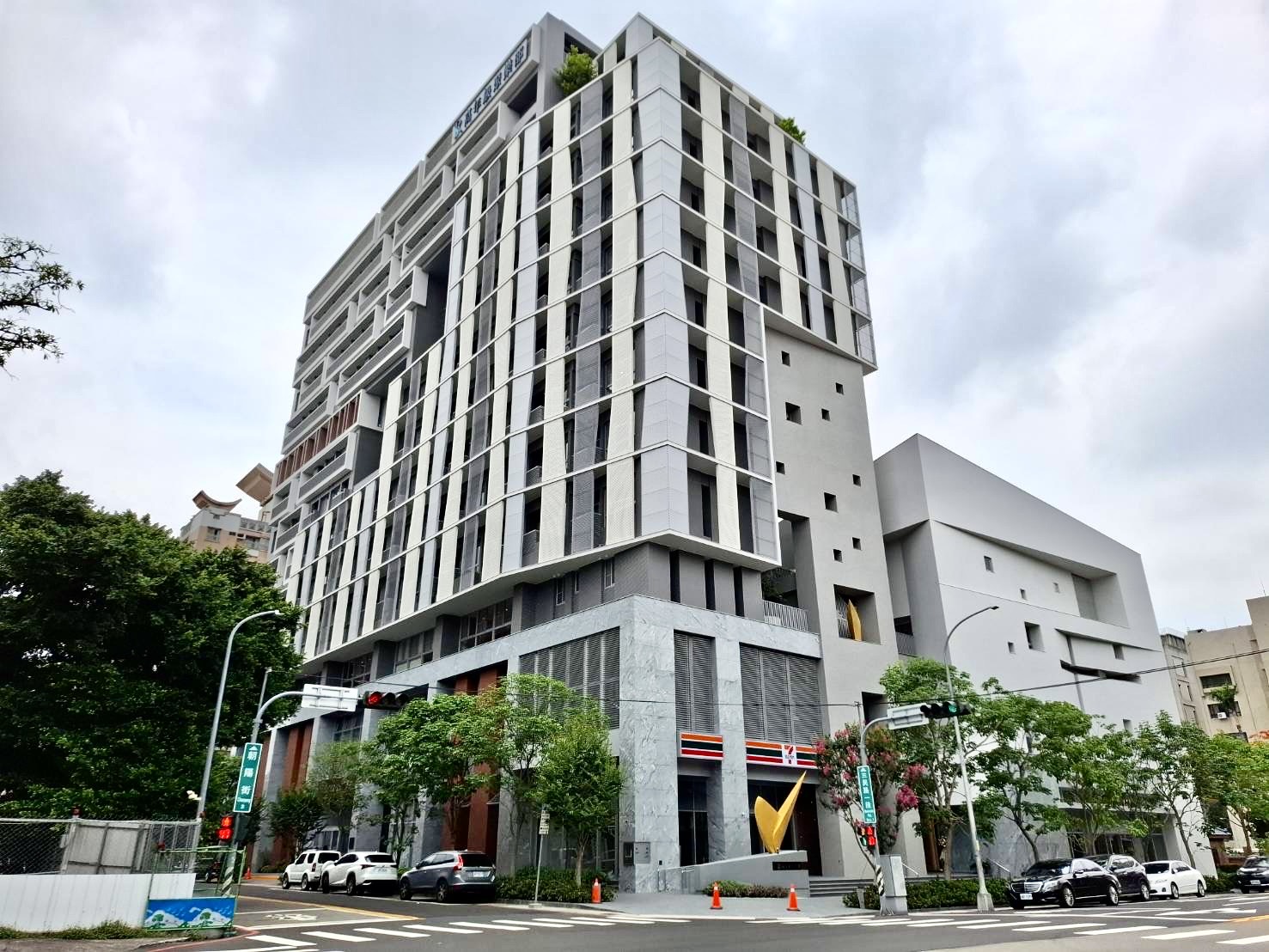 高齡聚樂部建築外觀。(圖/李容珍攝影)