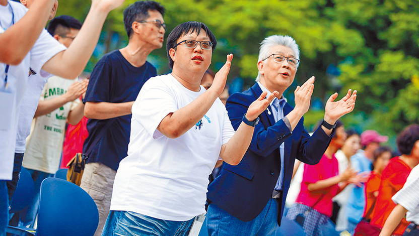 寇紹恩牧師和寇乃迪傳道父子一同服事。