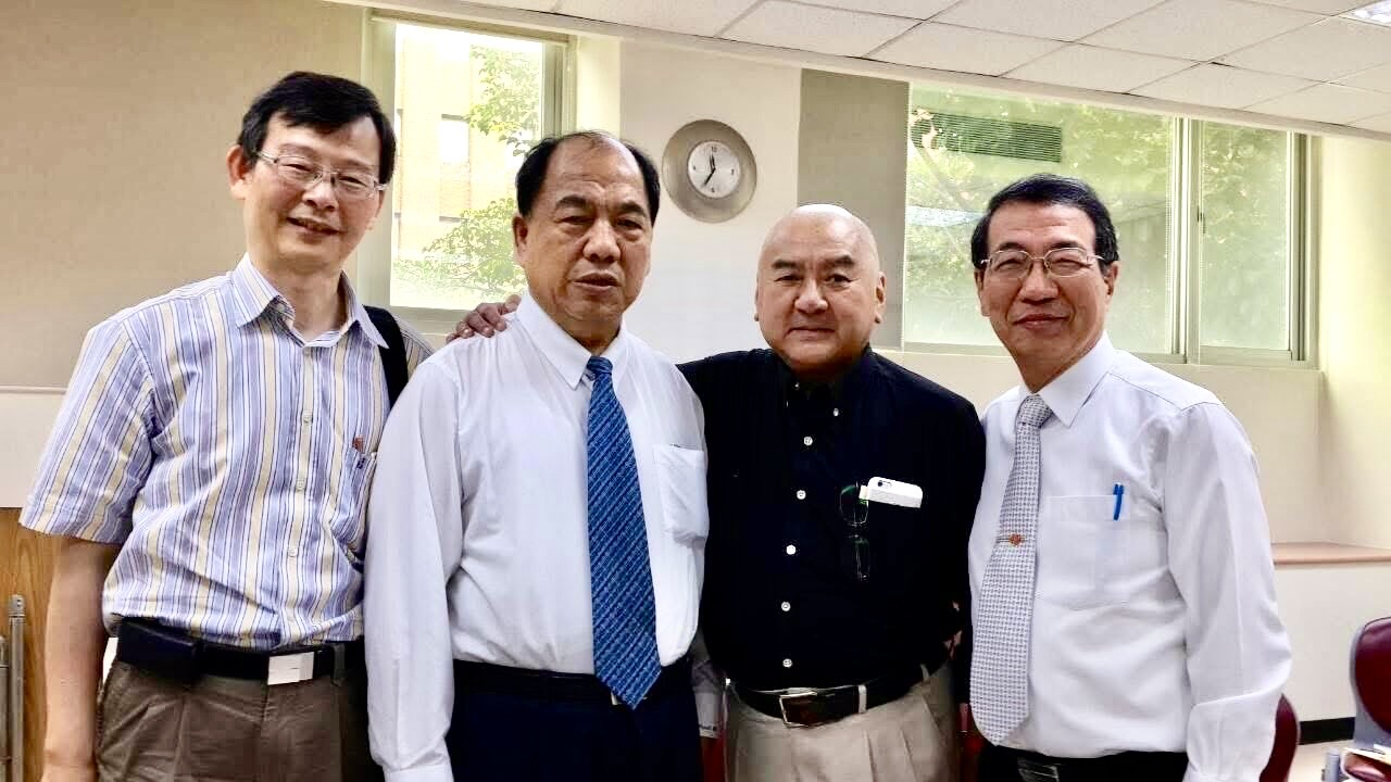 尹衍樑弟兄在一會所與陳震寰弟兄、吳有成弟兄、葛文斌弟兄(左至右)合影。(圖/陳震寰弟兄臉書授權使用)