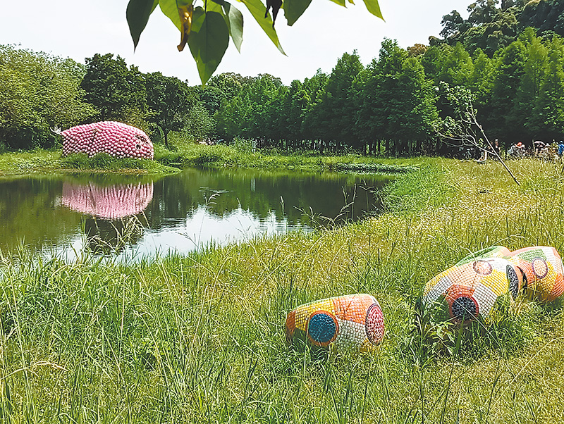 月眉濕地的藝術造景。（作者攝影）