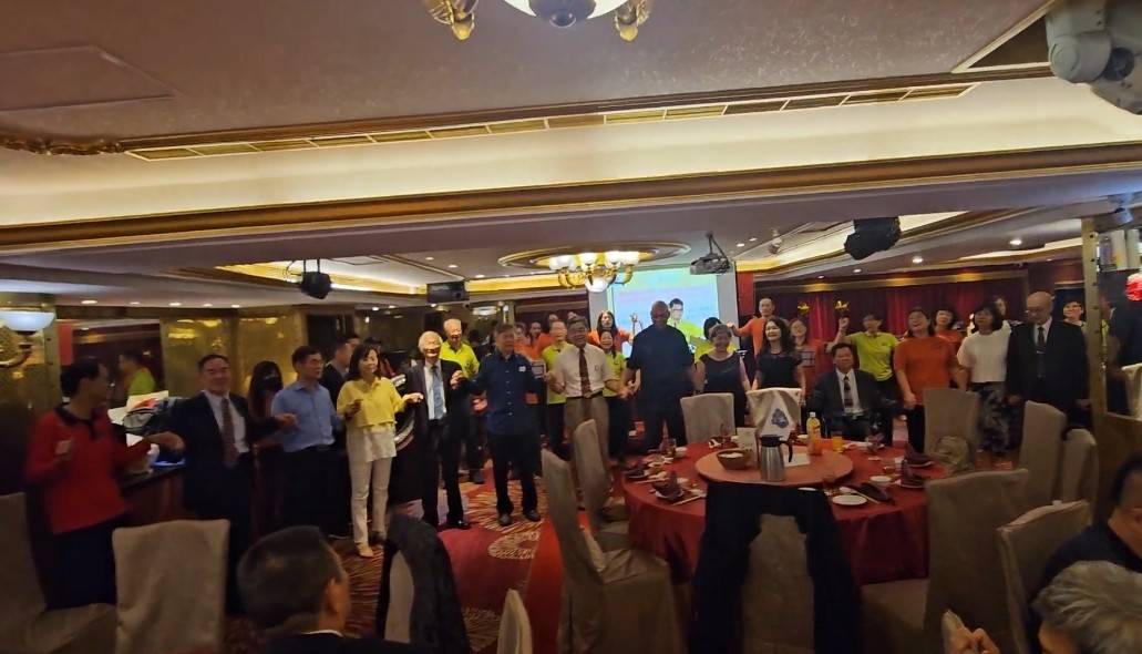 眾人齊聲禱告。（圖/警光團契提供）