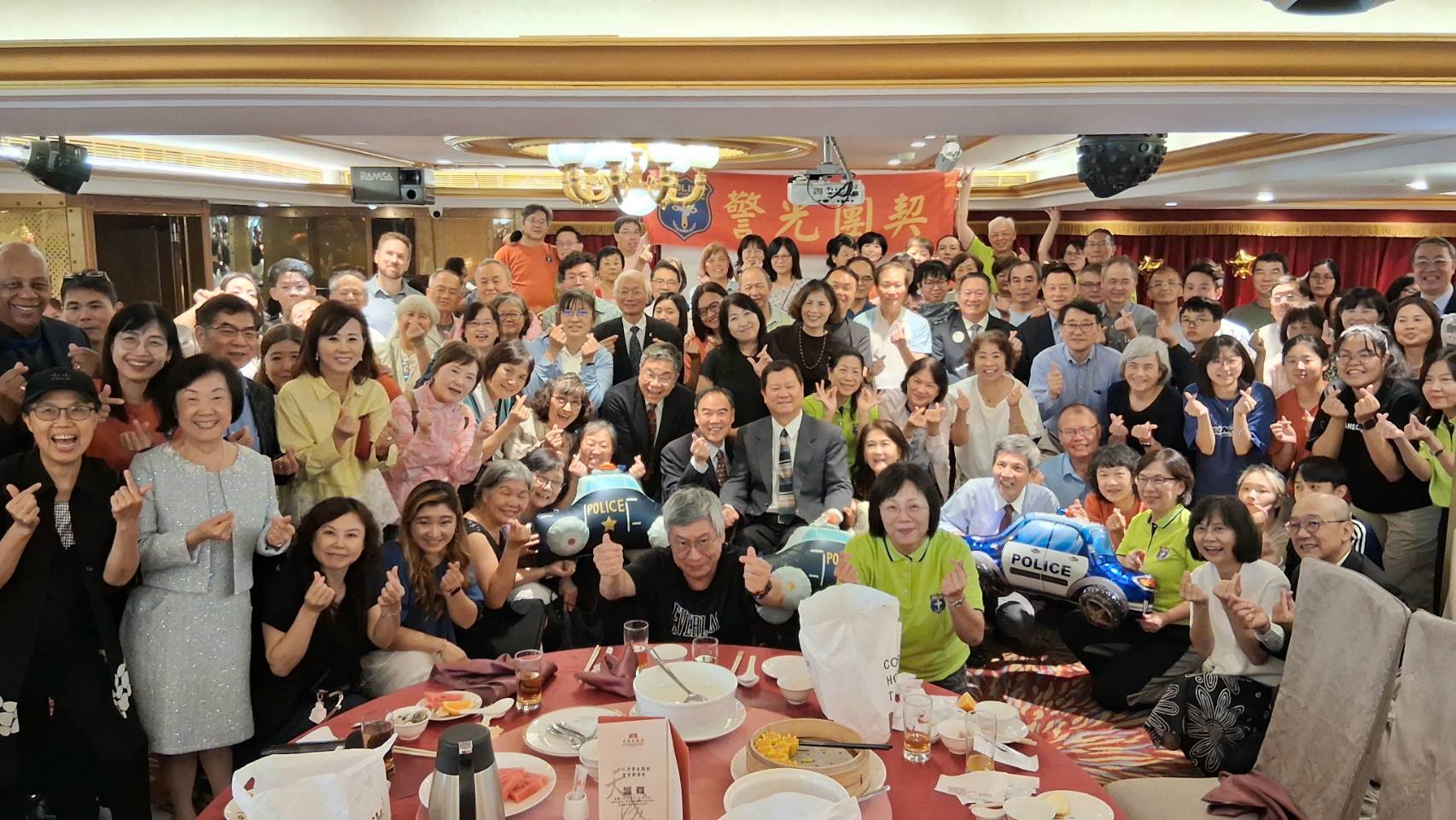 大合照。（圖/警光團契提供）