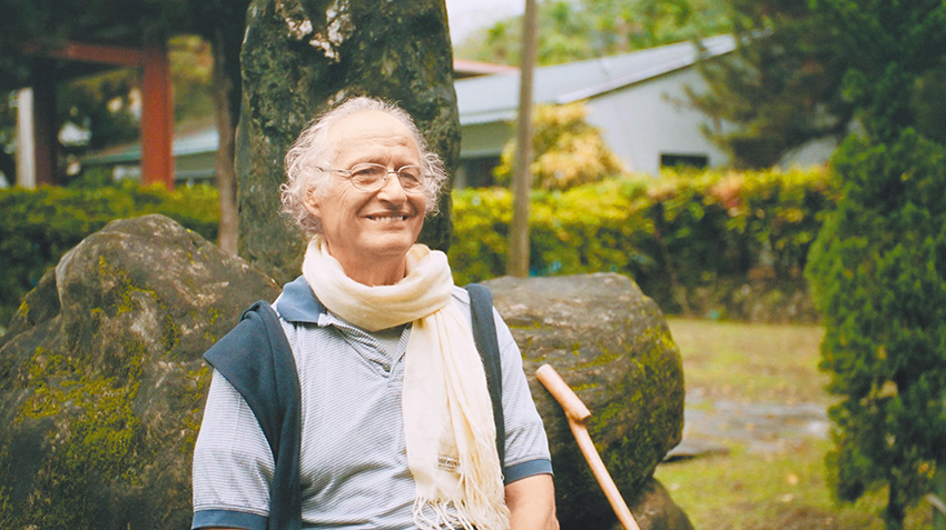 戴宏基神父近年來致力保存文化歷史記憶，修復花蓮新城天主堂古蹟。（照片來源：希望影視提供）