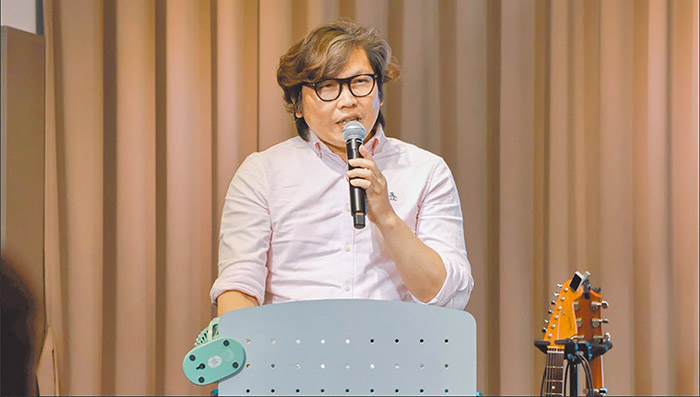利河伯企業社創辦人王俊元弟兄分享神帶領創立護手霜產品(主辦單位提供)