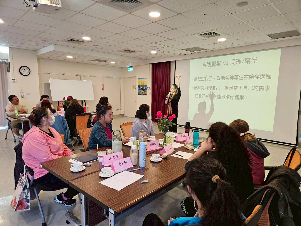 在聚會中分享（圖/受訪者提供）