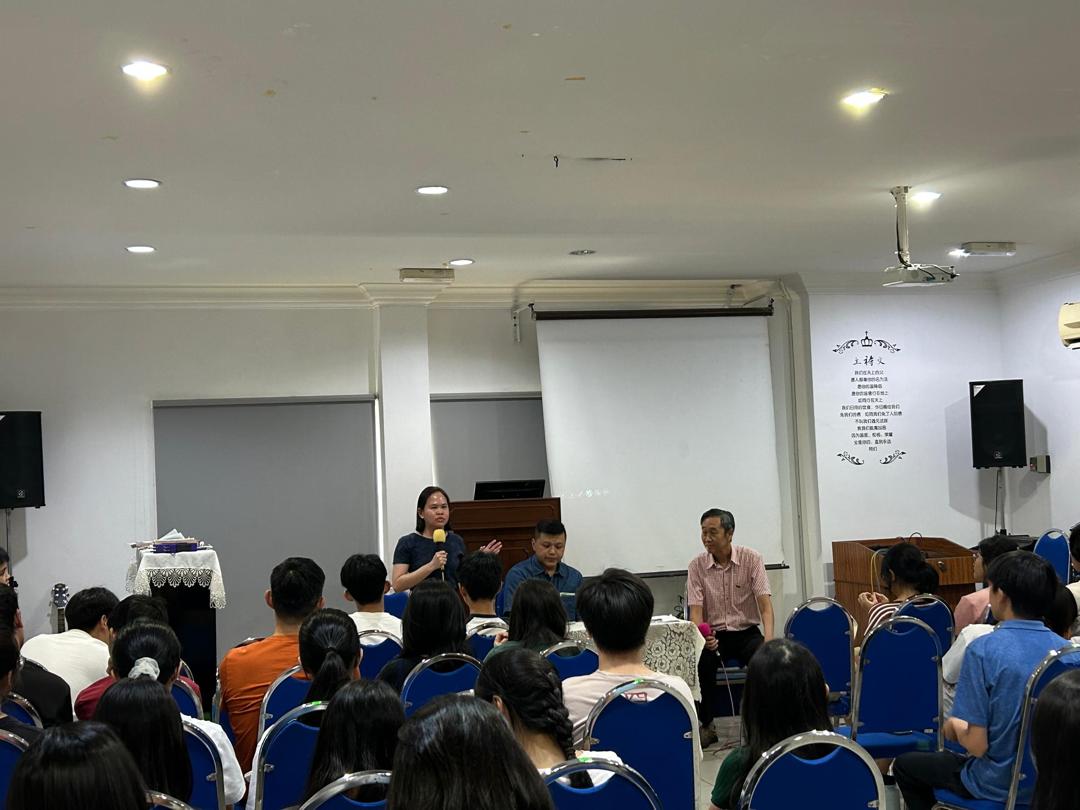 **黃佩雯鼓勵年輕人善用人工智慧，同時培養分辨真偽、辨明對錯的能力。**