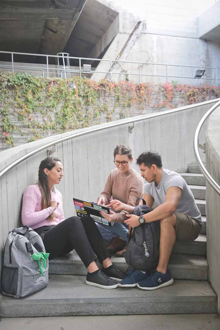 從閱讀、討論,繼續真理的探究。