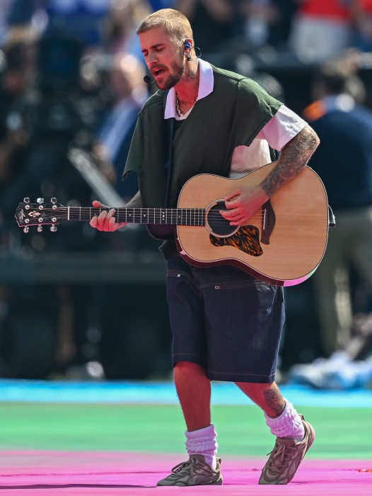 小賈斯汀將歌詞改為「世界盃,哈利路亞!」(翻攝自FB@FIFA World Cup)