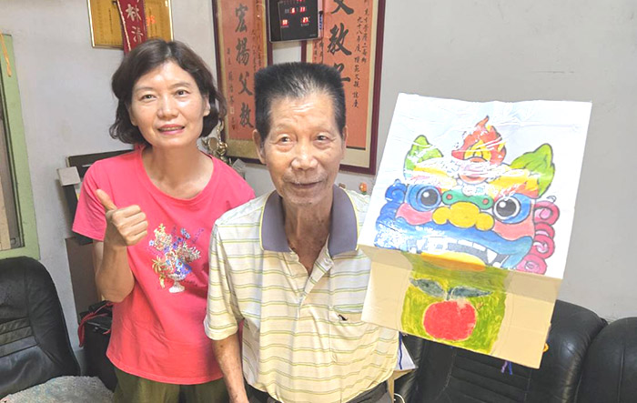 雙福禮拜堂社區工作組長林貝錠師母(左)。(受訪者提供)