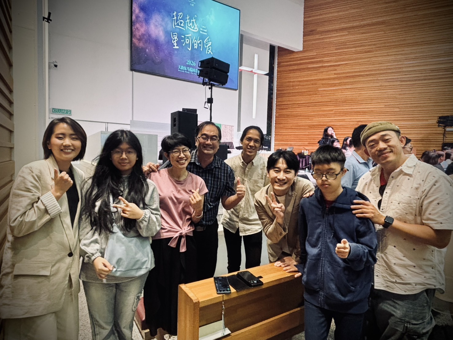 許多年輕人參與天韻東馬巡迴音樂會，並透過回應單寫下生命與信仰回應，在詩歌與生命見證中重新思考信仰。(圖/救傳提供)