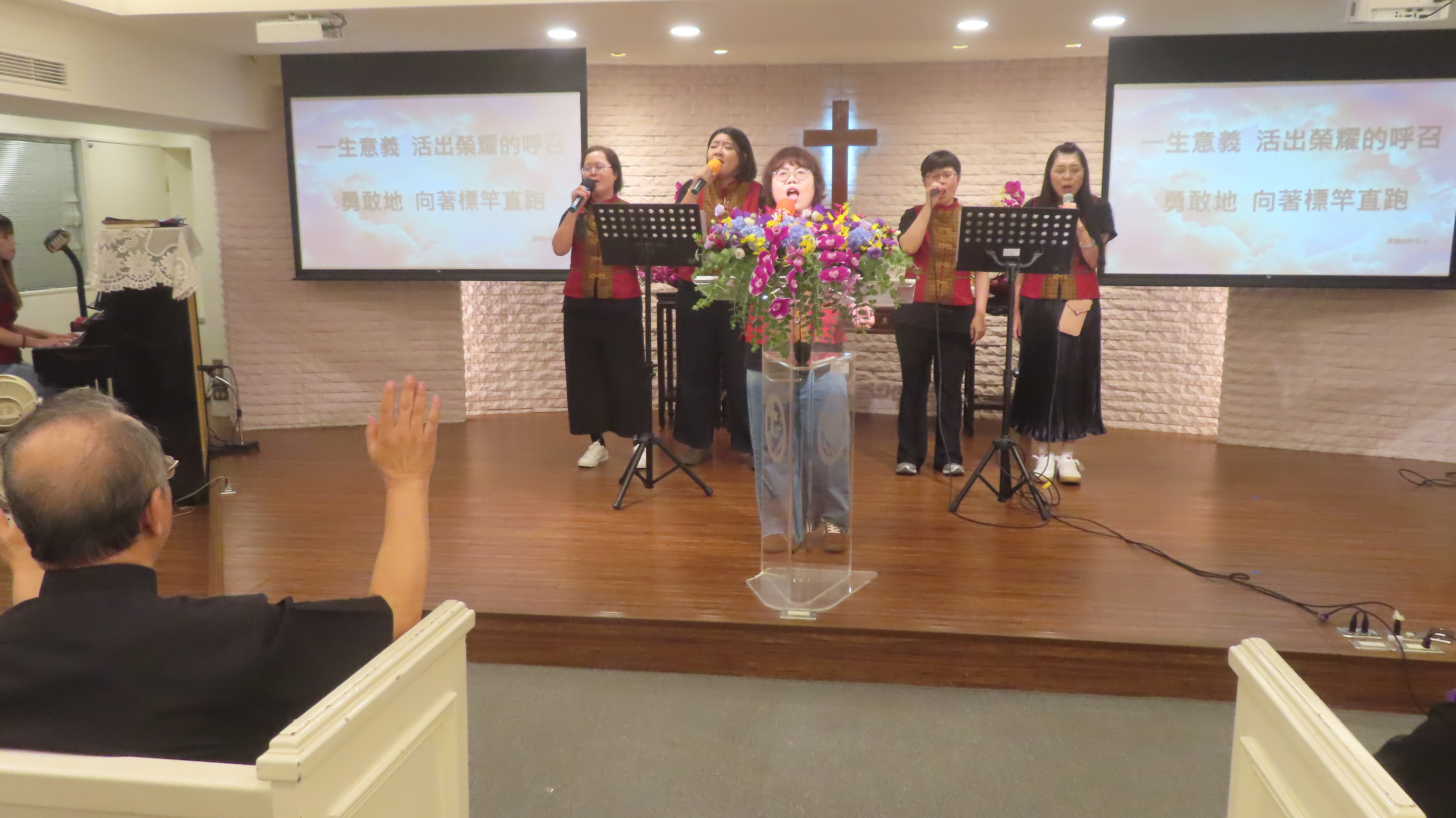 恆基恩典敬拜團獻詩。（圖/梁敬彥攝影）