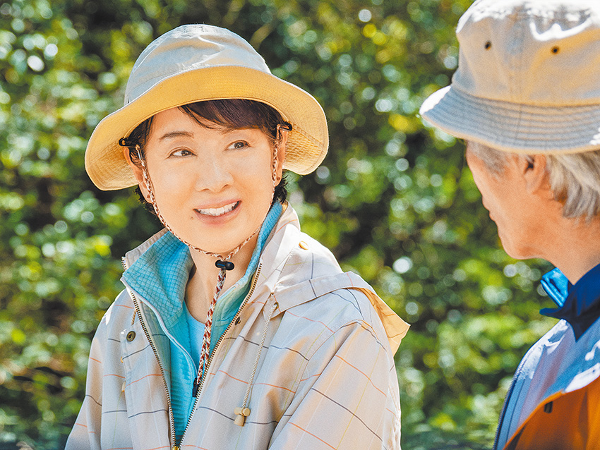 年長的純子依然保持樂觀活力,努力攀登人生另一座高山。(劇照來源:政駒實業)
