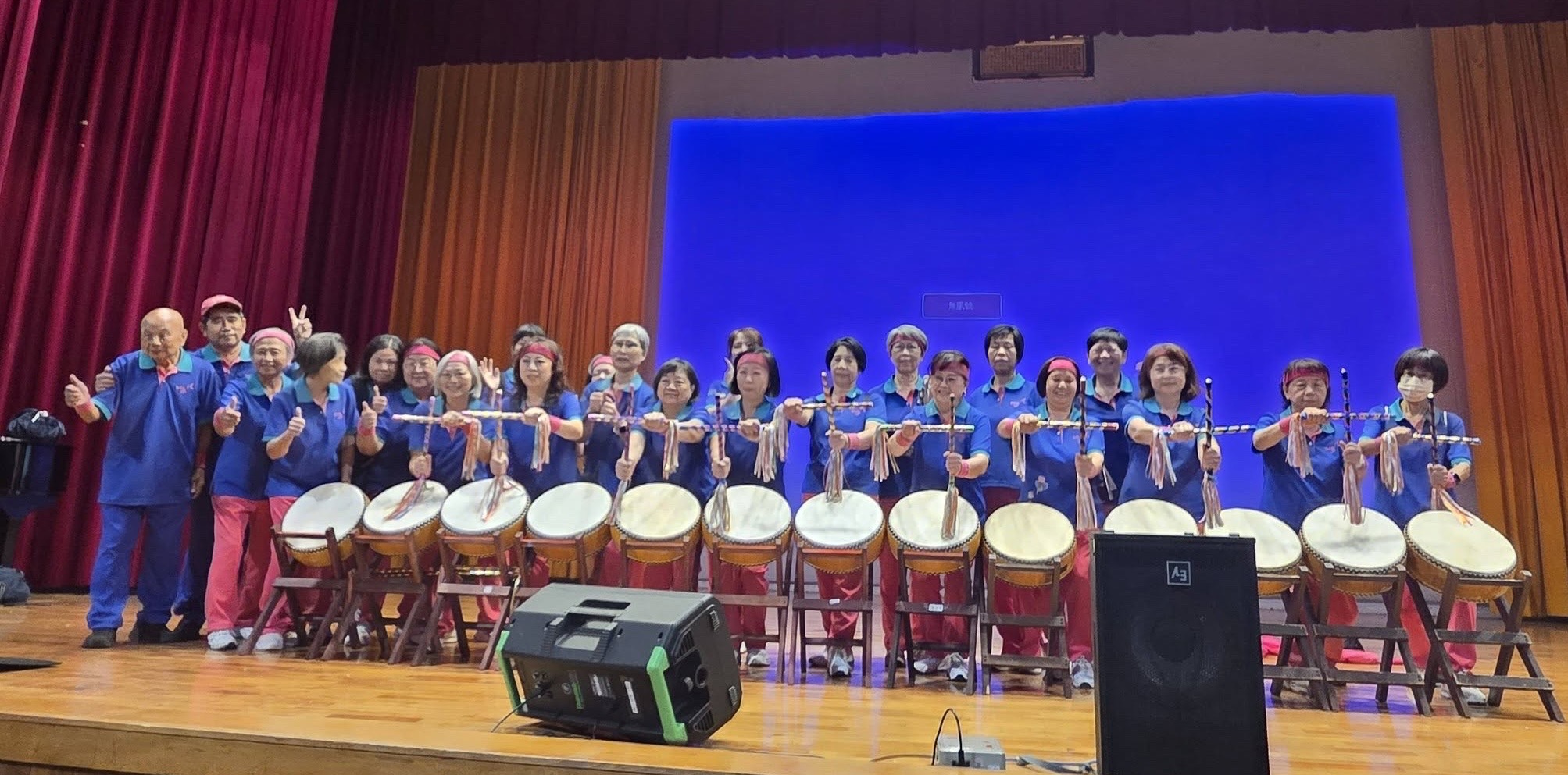讚美操演出後合影。(翻攝自客家福音協會臉書)