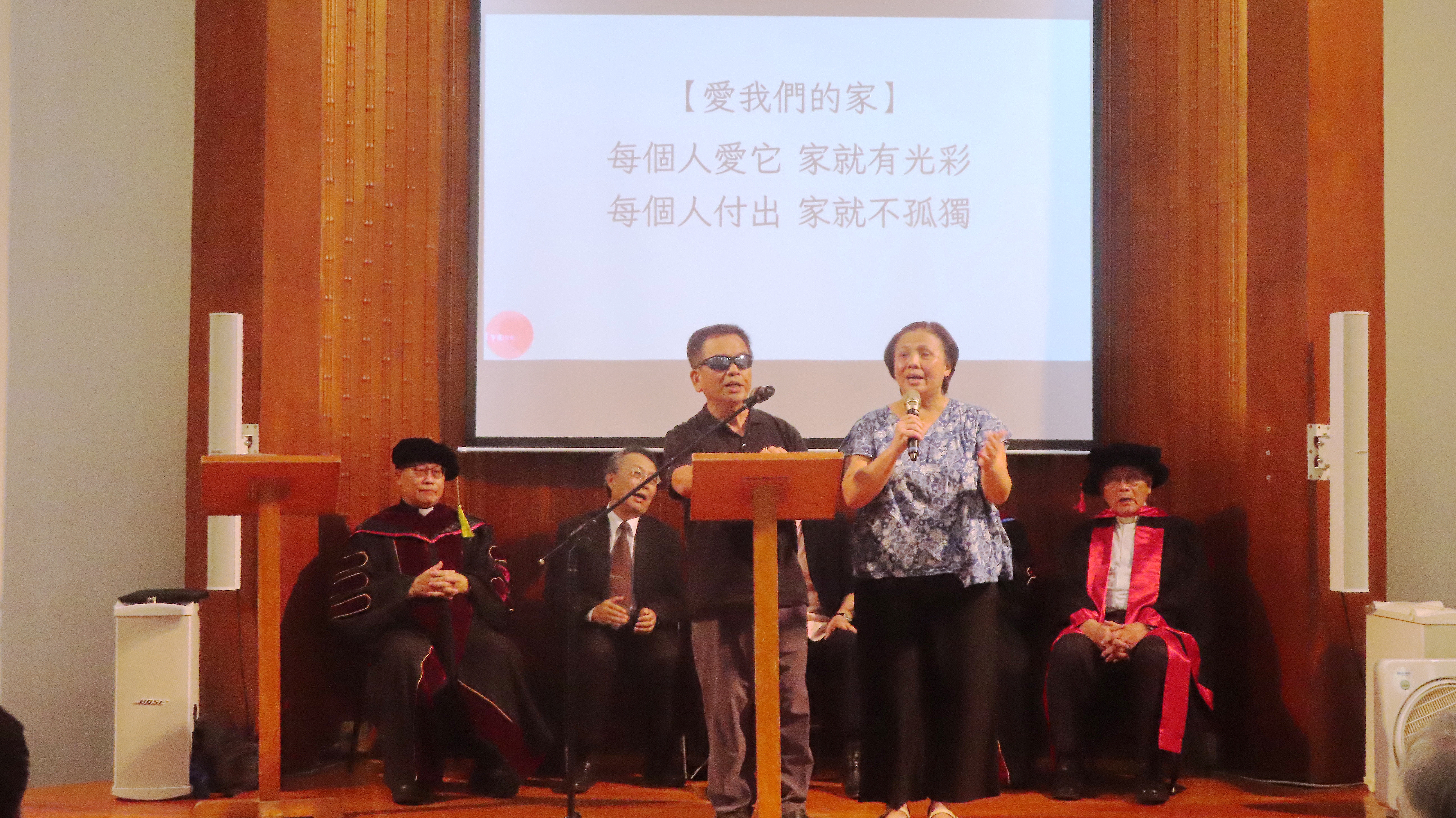 和李繼吾同為喜樂四重唱初代團員的許秀柱宣教士與妻子一同獻詩。（圖/梁敬彥攝影）