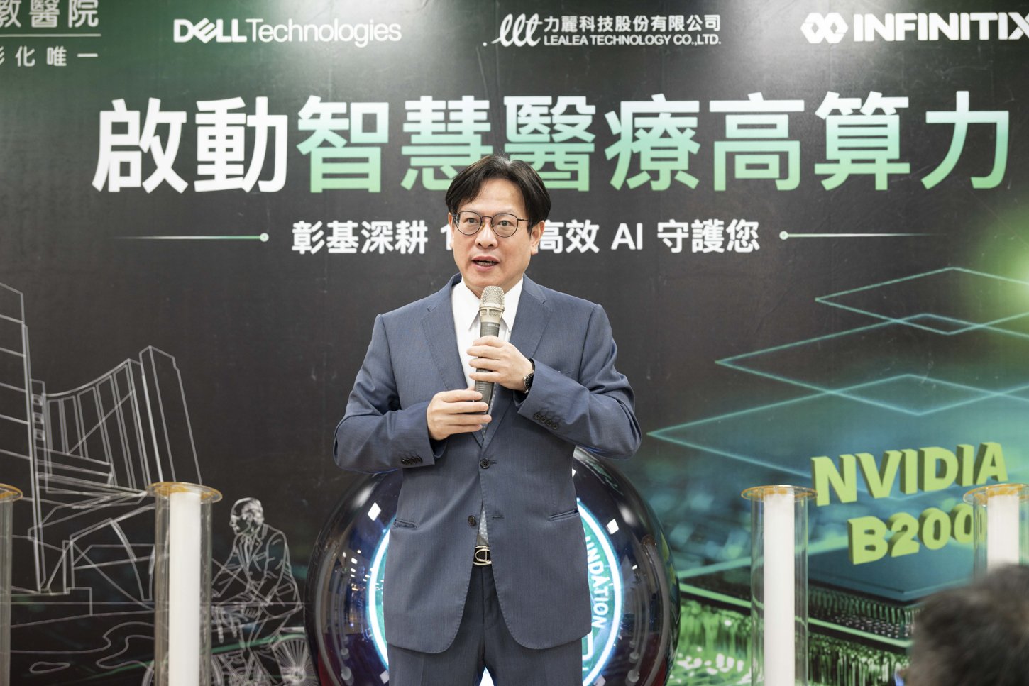 總院長陳穆寬表示，推動AI必須從第一線需求出發，他強調：「AI科技可以是強大的工具，但醫療的核心始終是人。」(彰基提供)