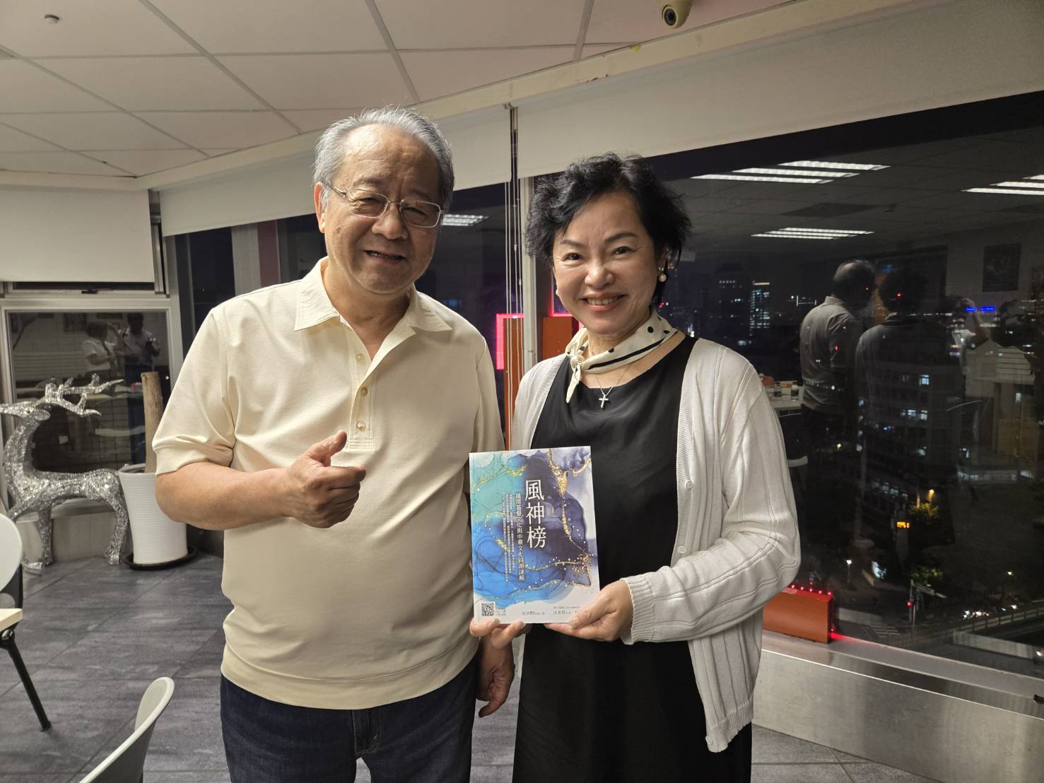 朱奔野牧師與施瑋傳道。《宋尚節》片花照。（圖/梁敬彥攝影）