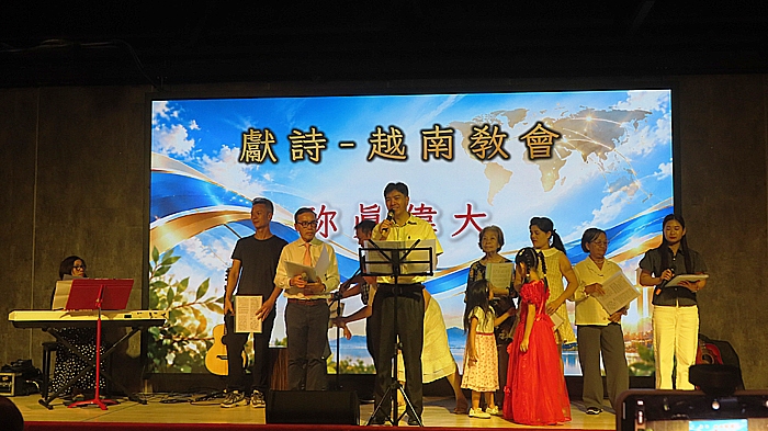 中華差傳越南教會獻詩。（圖/梁敬彥攝影）