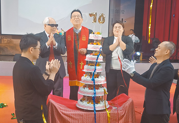  禱告齊聚見證恩典。