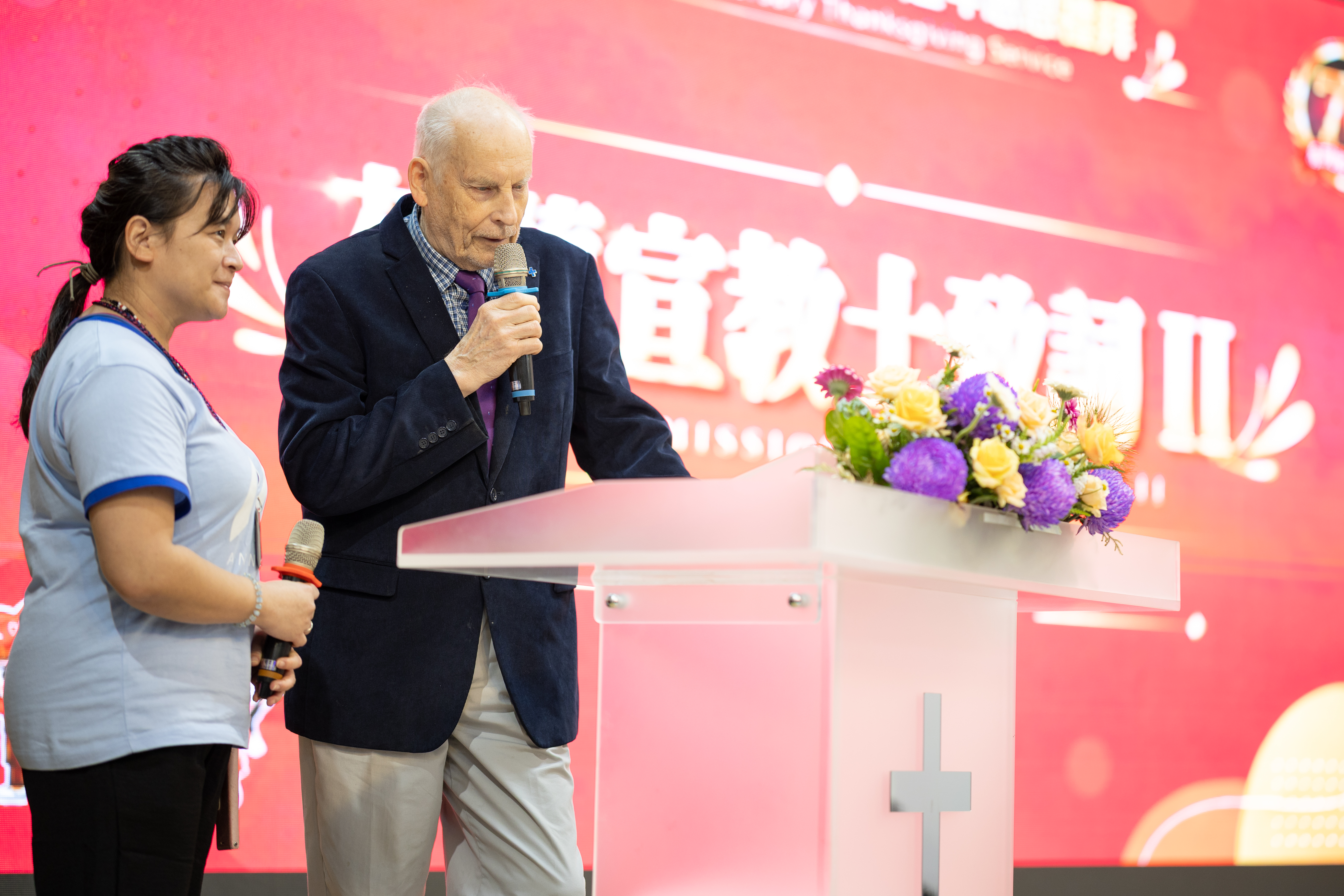 恆基第一任芬蘭籍院長黃斯德醫師分享早期在恆春偏鄉醫療宣教經歷。(恆基提供)