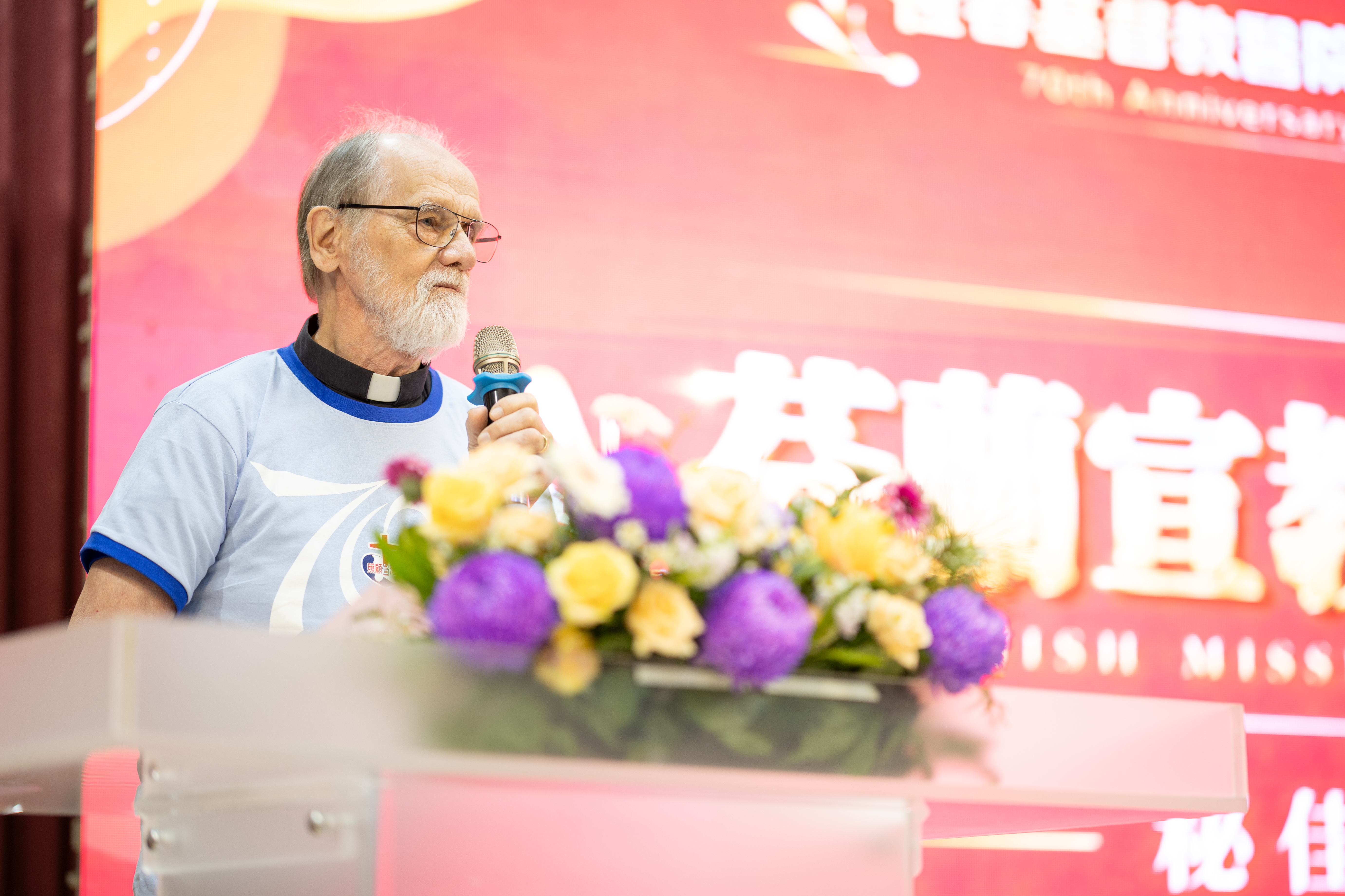 恆基早期宣教士秘佳理牧師分享早期宣教經歷。(恆基提供)