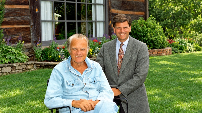 父子合影。(billygrahamlibrary.org)