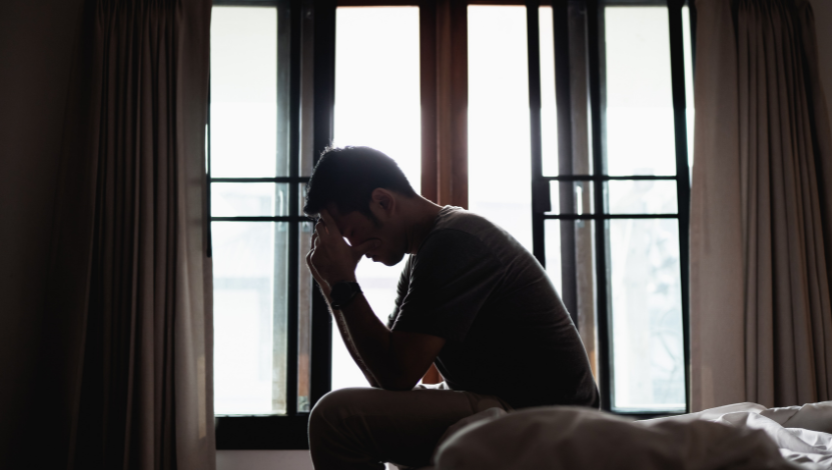 逃避型依戀者最常吸引到的是「焦慮型依戀者」。一個拚命追，一個拚命逃，最終雙方都在關係中傷痕累累。