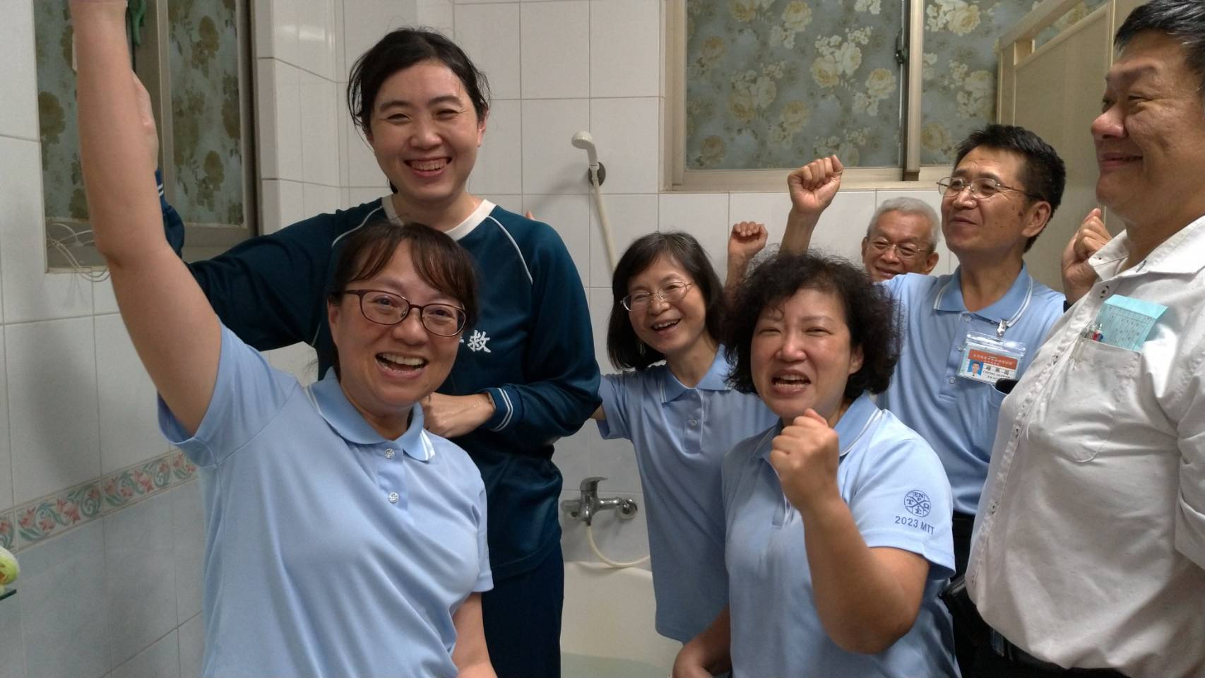 壯年班配搭台南市召會，黃李佳靜姊妹受浸得救。（圖/王健行提供）